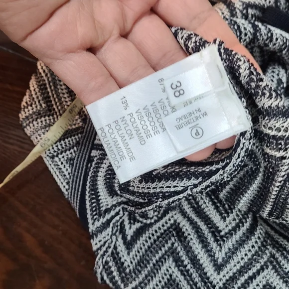 2PC Escada Ensemble - Picture 3 of 14